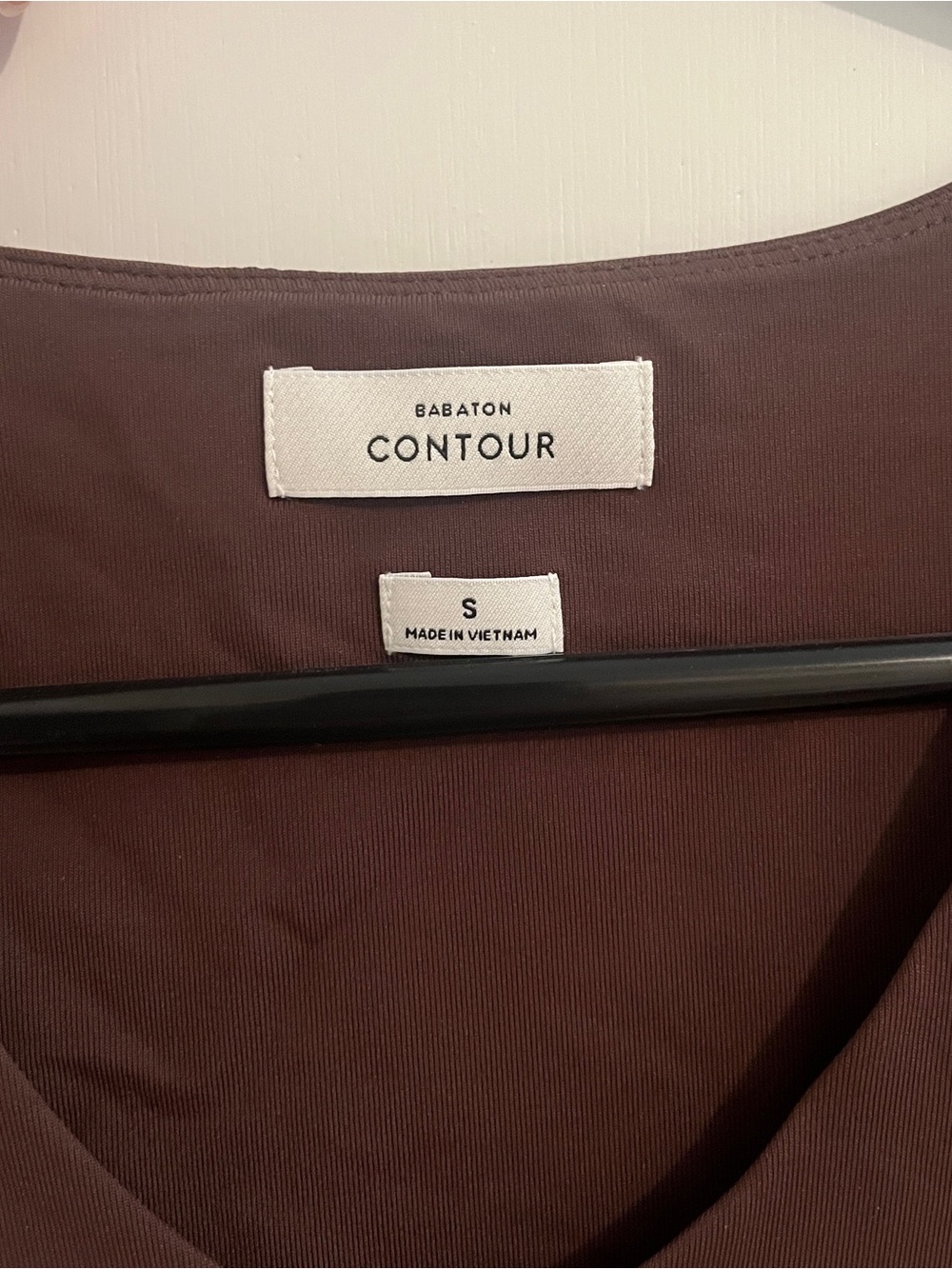 Aritzia Babaton Contour V-Neck Long Sleeve Bodysuit in Dark Brown - Picture 4 of 4
